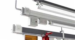 照母線(xiàn)明滑觸