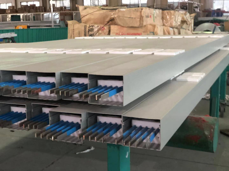 服裝廠機臺微動力母線槽