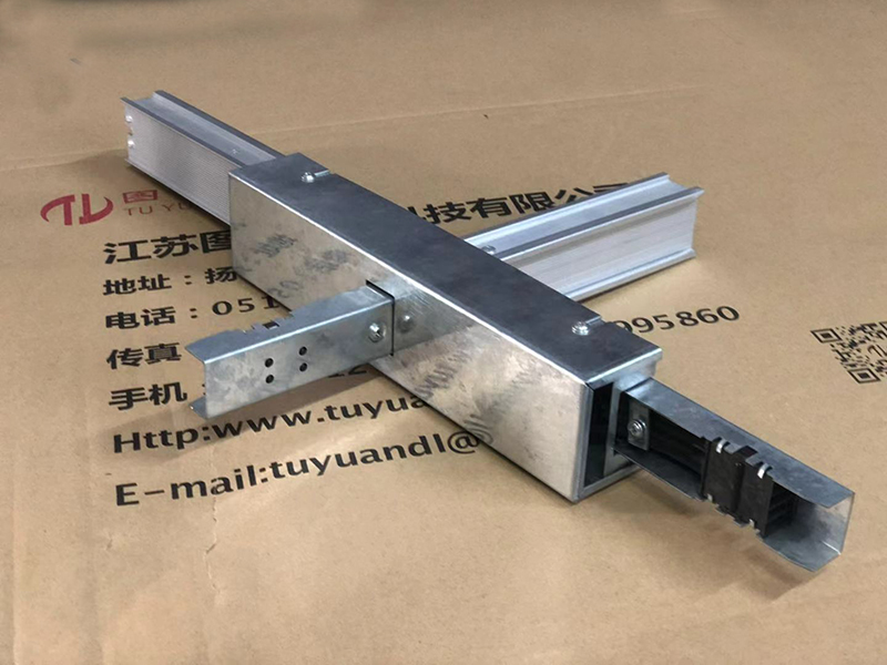 照明母線槽三通